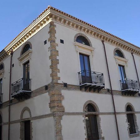 Hotel Palazzo Fortunato SantʼAgata di Militello Exterior foto